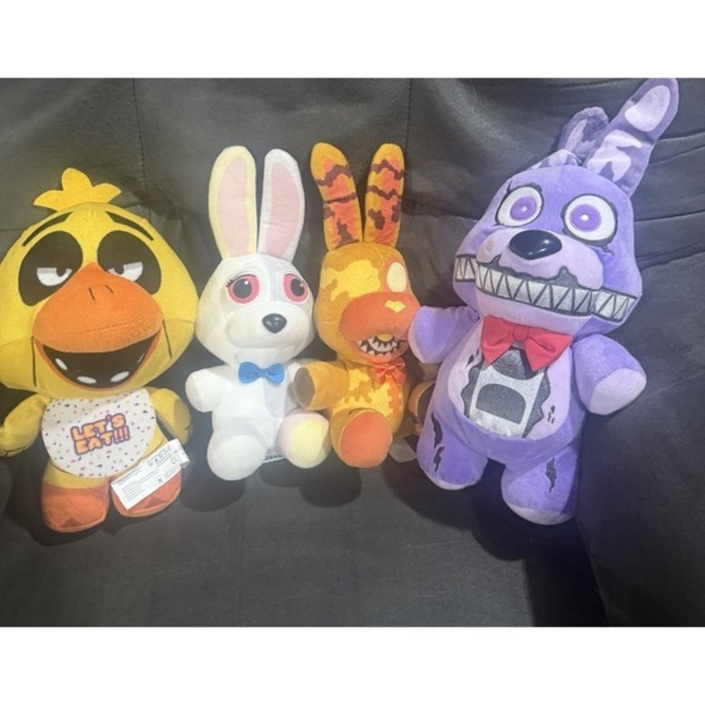 FNAF FIVE NIGHTS‎ AT FREDDY's Plush Lot